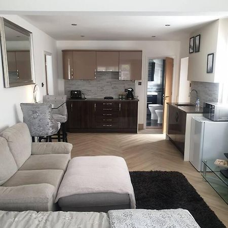 פול Lovely Studio Annex In Lilliput מראה חיצוני תמונה